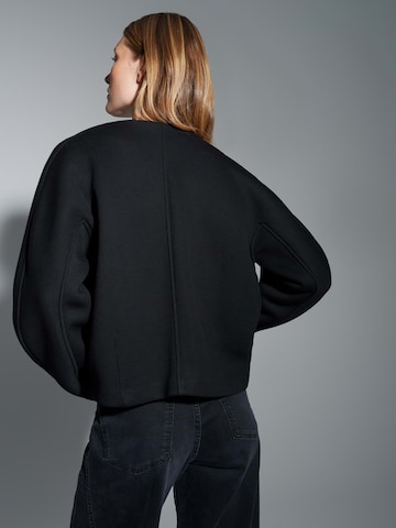 OPUS - Chaqueta de entretiempo 'Gemuri' en negro