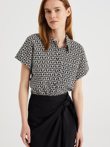 WE Fashion Blouse in Zwart: voorkant