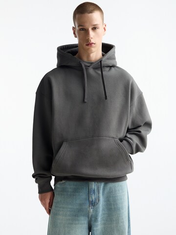 Pull&Bear Sweatshirt in Grey: front