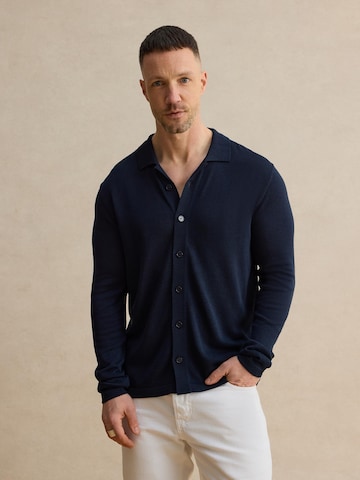 DAN FOX APPAREL Majica 'Yasin' | modra barva: sprednja stran