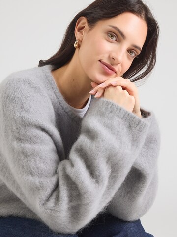 Cardigan & Other Stories en gris