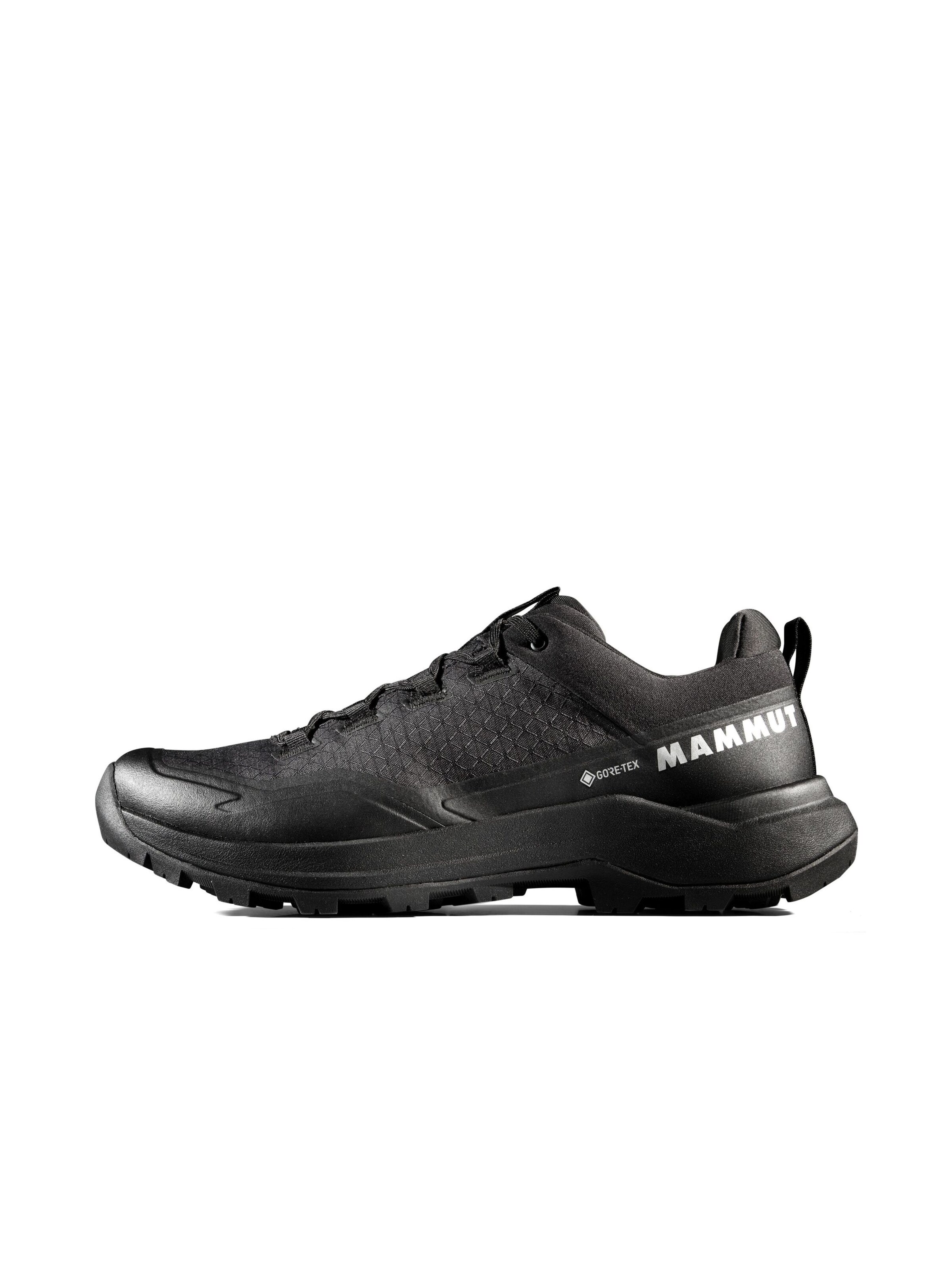 MAMMUT Flats 'Sertig III' in Black: front