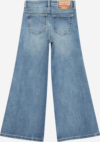DIESEL جينز ذات سيقان واسعة جينز بلون أزرق
