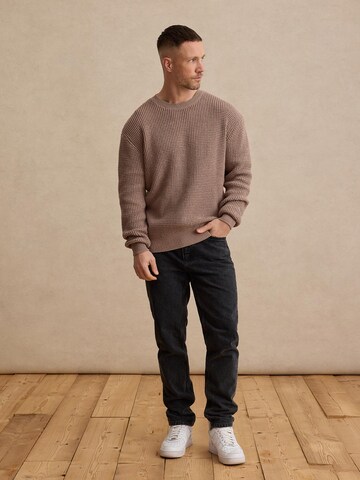 DAN FOX APPAREL Pullover 'Eren' in Grau