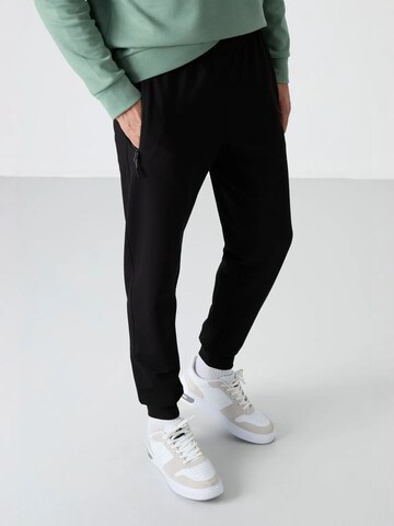 Tapered Pantaloni di Tommy Life in nero