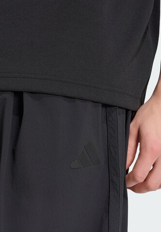 ADIDAS SPORTSWEAR - Loosefit Calças de desporto 'City Tech' em preto