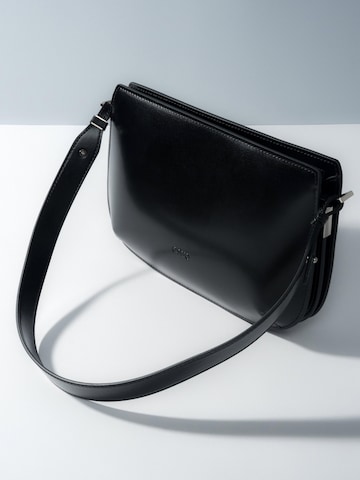 Estro Shoulder Bag '8226' in Black