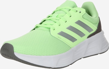 Chaussure de course 'Galaxy 6' ADIDAS SPORTSWEAR en vert : devant