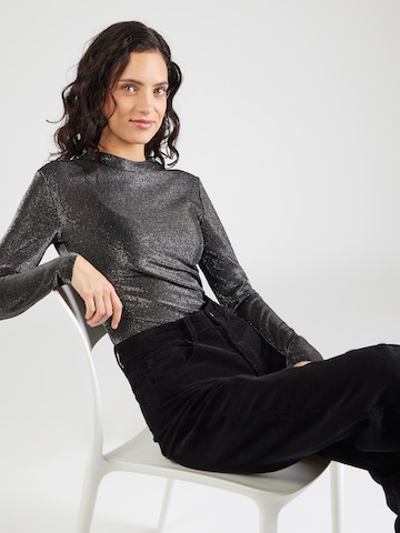 QS T-shirt i svart: framsida