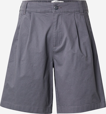 HOLLISTER Pleat-front trousers in Grey: front