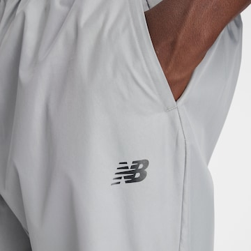 Effilé Pantalon new balance en gris