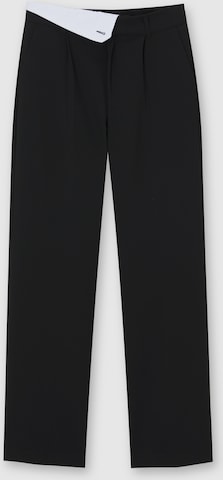 Wide leg Pantaloni cutați de la Pull&Bear pe negru: față