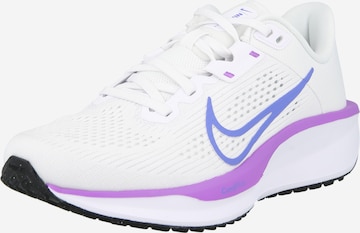 Chaussure de course 'Quest 6' NIKE en blanc : devant