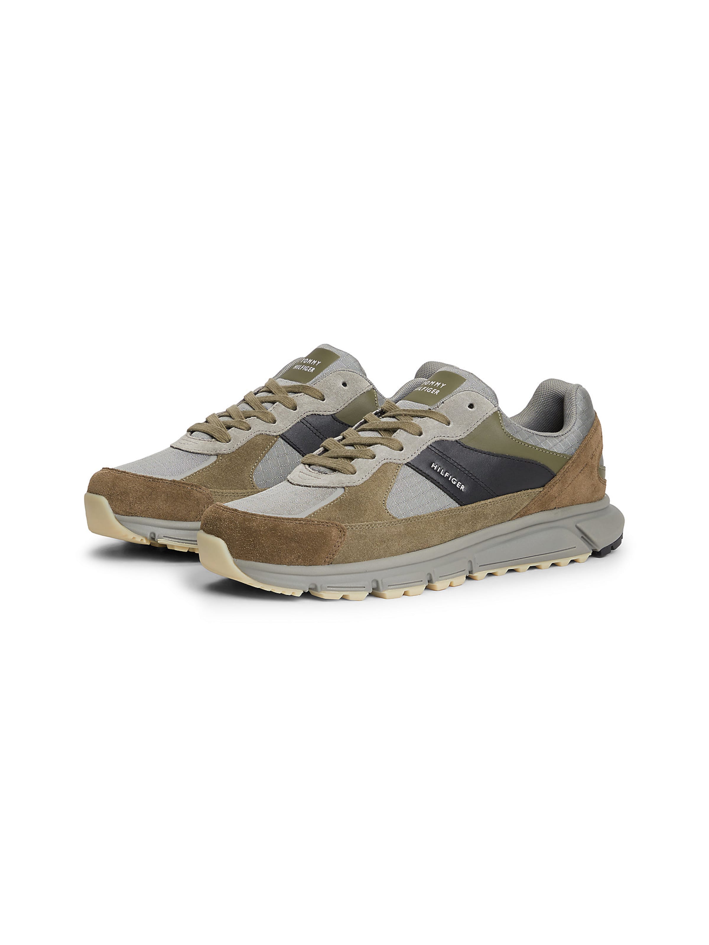 TOMMY HILFIGER Sneaker in Grau