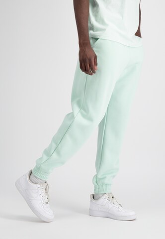 ALPHA INDUSTRIES Tapered Broek 'EMB' in Groen