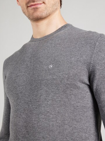 Calvin Klein Regular Sweater in Grey