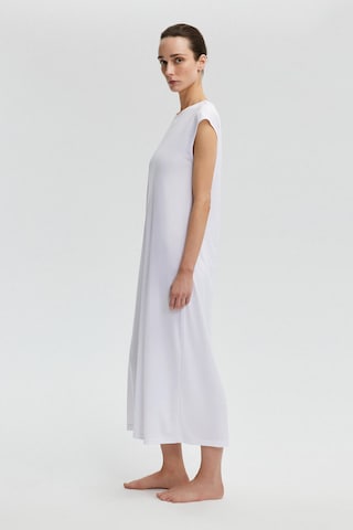 Robe Touche Prive en blanc : devant