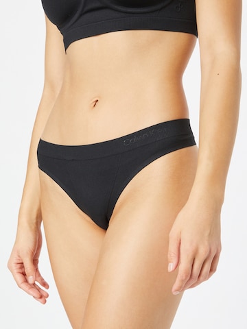 Calvin Klein Underwear Stringi w kolorze czarny: przód