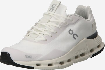 Chaussure de sport 'Cloudnova Form' On en blanc : devant