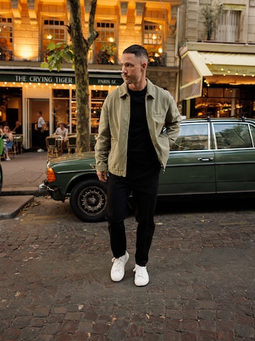 DAN FOX APPAREL Демисезонная куртка 'Laurenz' в Зеленый