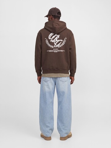 JACK & JONES Sweatshirt 'JORFrederiksberg' in Bruin: voorkant