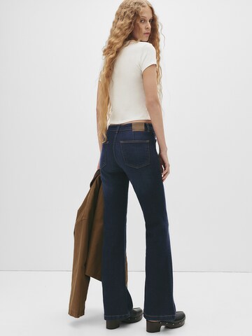 évasé Jean Pull&Bear en bleu