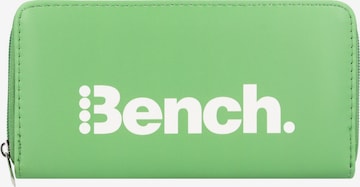 BENCH Wallet in Green: front