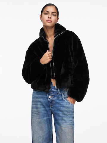 Pull&Bear Between-season jacket in Black: front