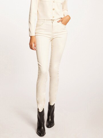 Coupe slim Pantalon Morgan en blanc : devant