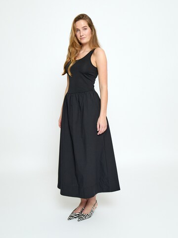 minus - Vestido 'MSMari Midi' en negro
