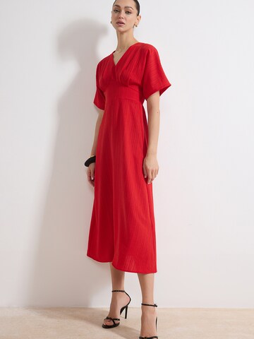 Trendyol Платье в Красный: спереди