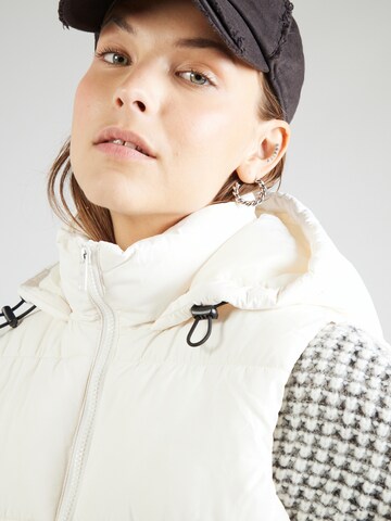 Noisy may Vest 'NMAURORA' in White