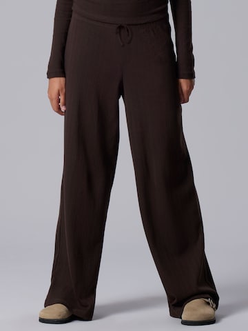 LMTD Wide leg Pants in Brown: front