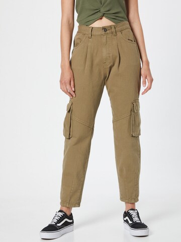 Urban Classics Regular Cargo trousers in Green: front