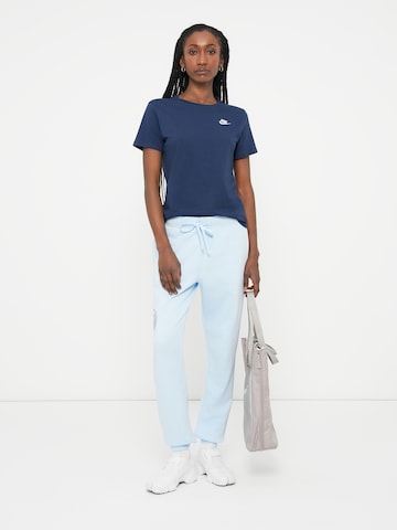 Nike Sportswear Paita 'Club Essential' värissä sininen