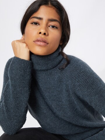 PIECES Neulepaita 'Ellen' värissä sininen