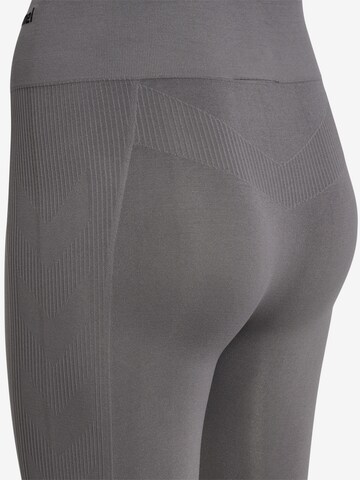 Skinny Pantaloni sportivi 'Tif' di Hummel in grigio