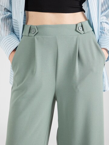QS Široke hlačnice Hlače z naborki | zelena barva