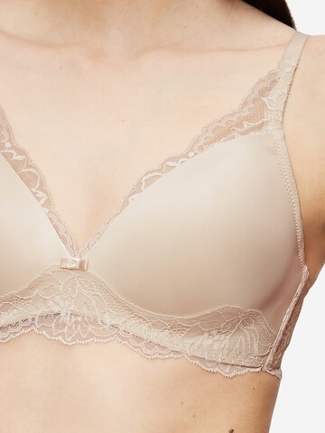 TRIUMPH T-Shirt BH 'Amourette Charm'‌‌ in Weiß