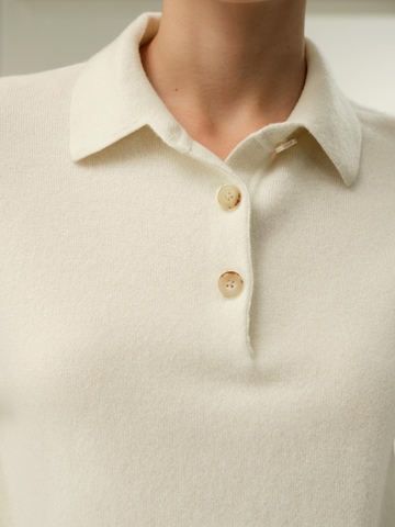 Lilysilk - Jersey 'Baby-Kaschmir Poloshirt' en blanco