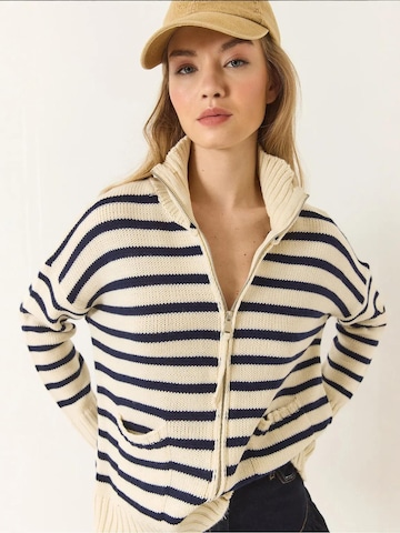 Giacchetta extra large di Bianco Lucci in beige