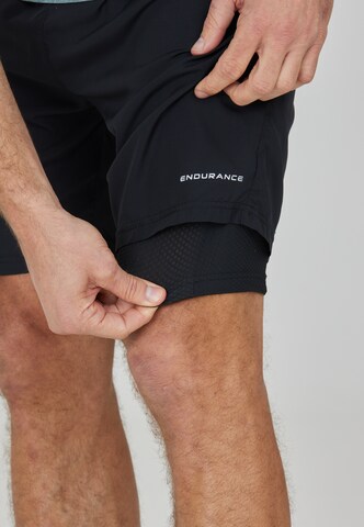 ENDURANCE Loosefit Sportshorts 'Cobus' in Schwarz