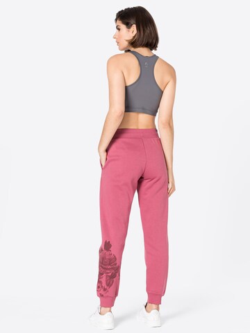 PUMA - Tapered Pantalón deportivo en lila