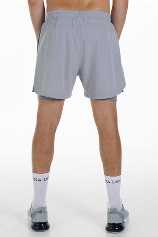 Divina Regular Sportshorts 'Fungor' in Grau