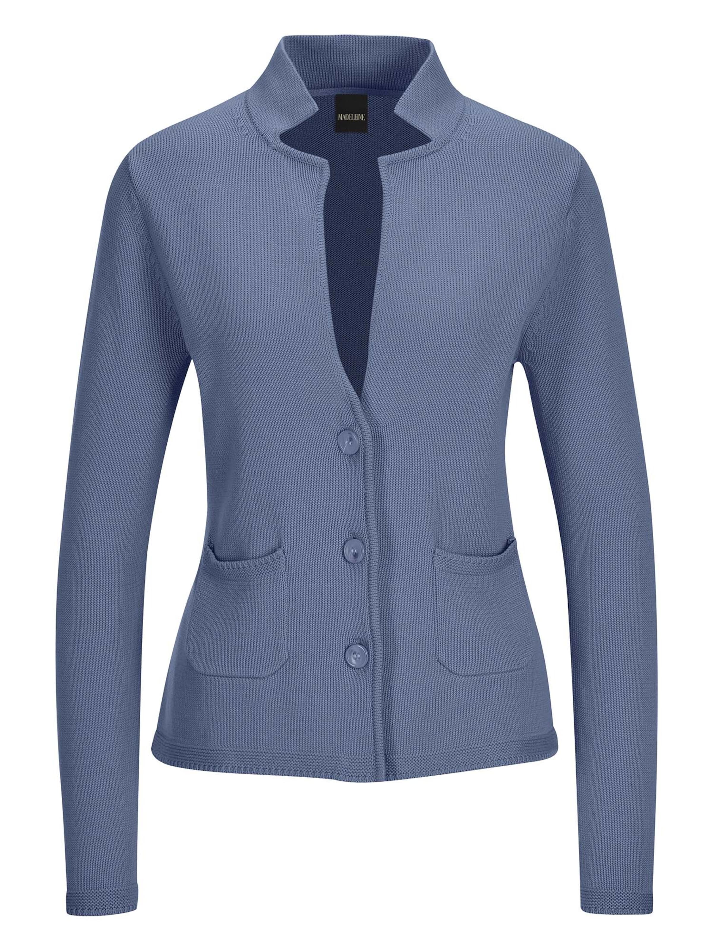 MADELEINE Strickjacke in Blau: Vorderseite