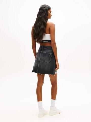 Tommy Jeans Пола в черно