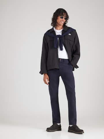 Slimfit Pantaloni eleganți 'MOS' de la NAPAPIJRI pe albastru
