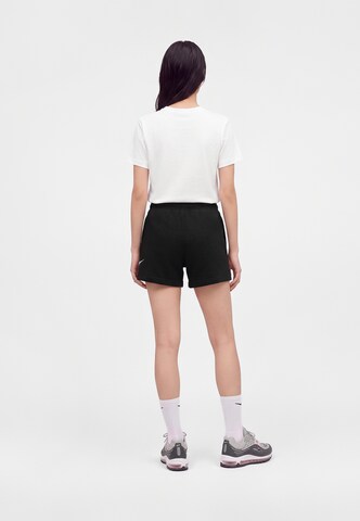 Nike Sportswear Regularen Hlače 'Studio' | črna barva