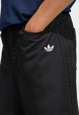 ADIDAS ORIGINALS - Loosefit Pantalón en negro