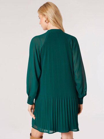 Robe 'Plissee' Apricot en vert